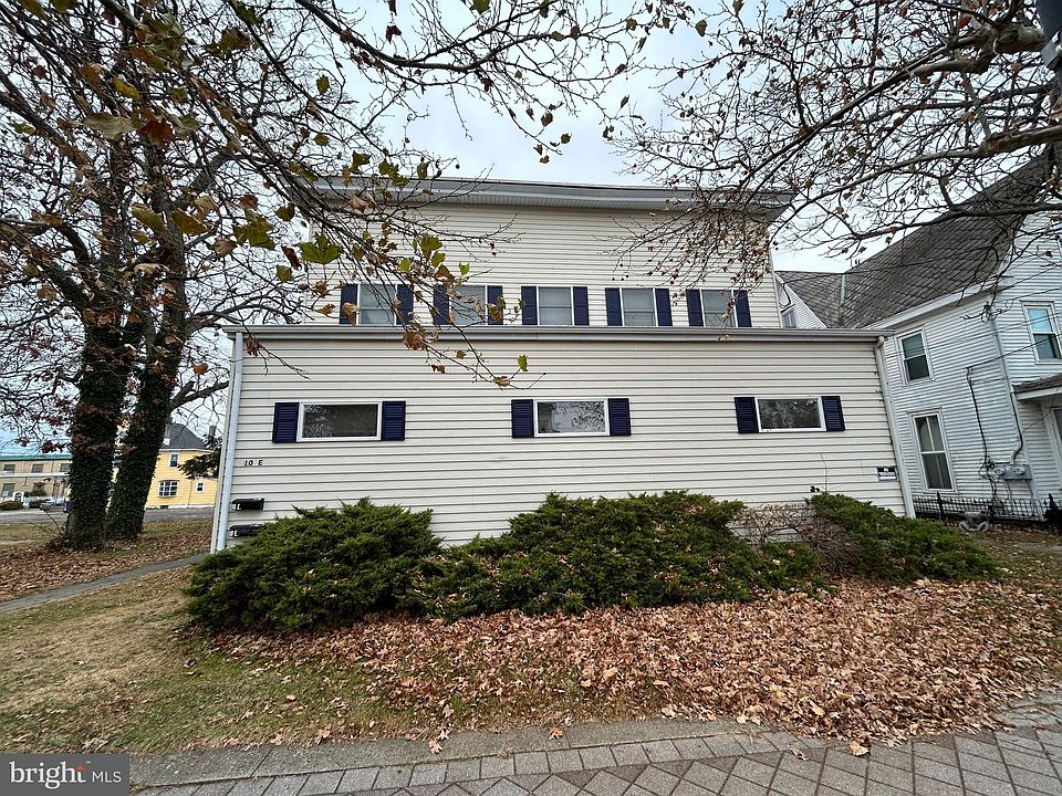 1st image of 10 E Broad St