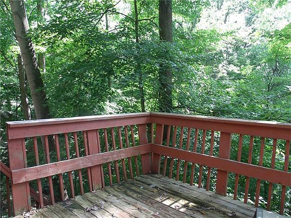 4th image of 3426 Macarthur Dr