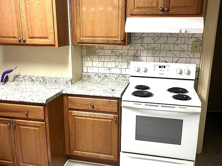 323-325 W Otterman St #2 — Photo 2
