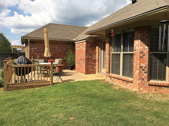 2nd image of 946 Clubhouse Dr