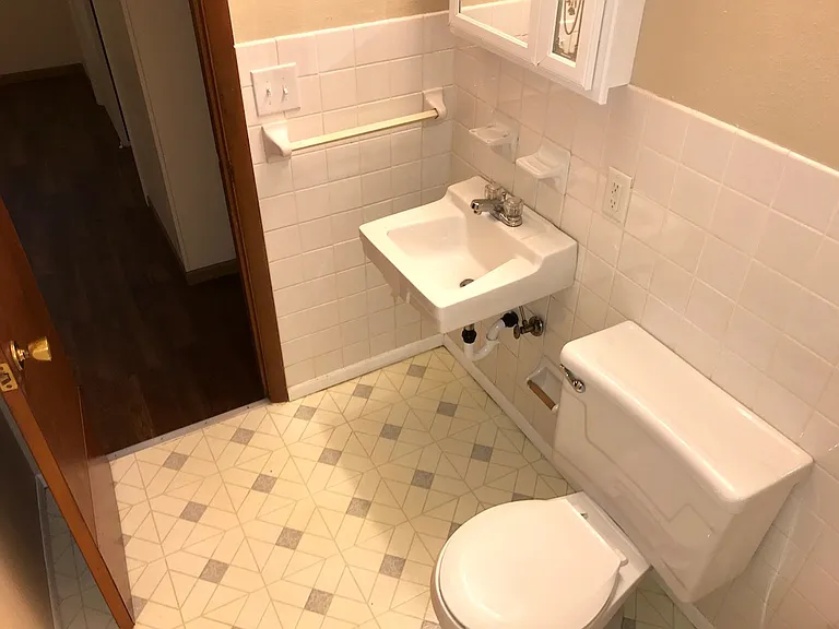 Westwood Apartments — Photo 33