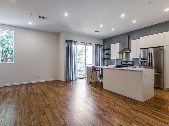 3rd image of 3816 San Jacinto St Unit 309
