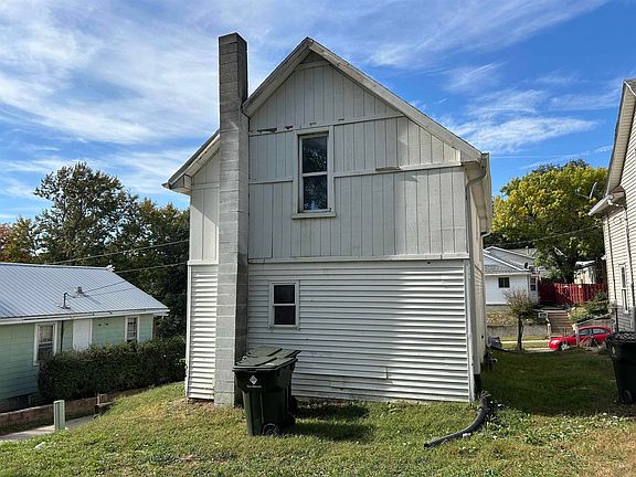 2nd image of 212 George St