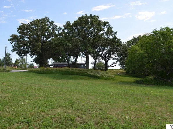 1867 Lake Ridge Dr, Plattsmouth, NE 68048