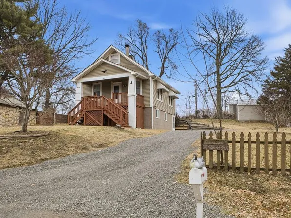 4515 Paseo Dr, Saint Joseph, MO 64503