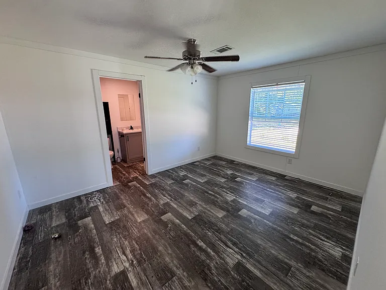 379 NE Chestnut Ave — Photo 7