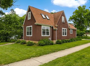 625 Oak St, Elgin, IL 60123