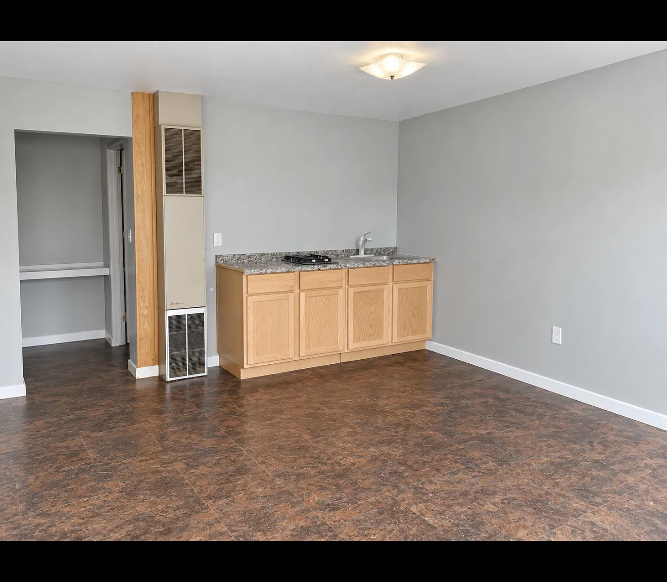 Studio, $900 — Photo 3