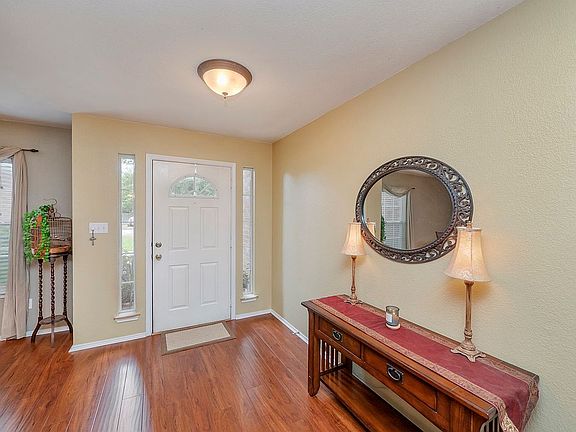 4th image of 385 Bella Vista Cir
