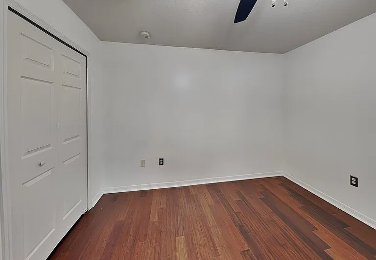 1952 Alambra Cir — Photo 16