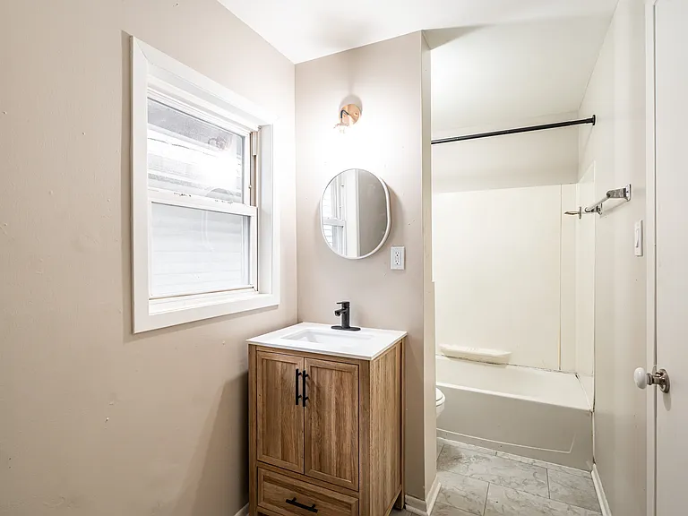 305 E Clarence St #A — Photo 17