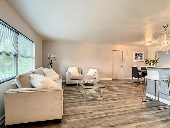 3rd image of 439 Capri Way NE