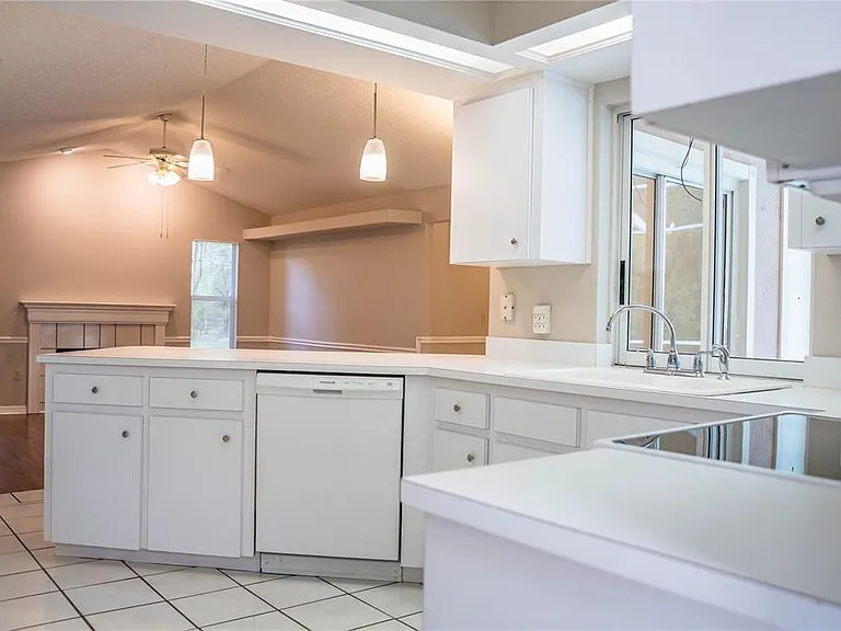 2326 Deerbrook Dr — Photo 18