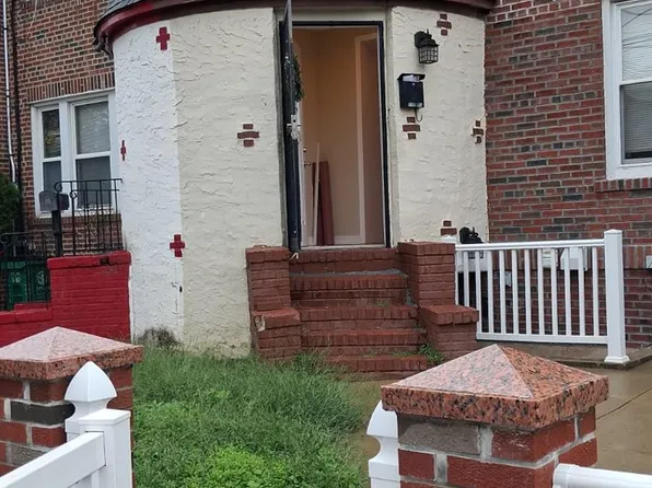 11551 203rd St, Saint Albans, NY 11412
