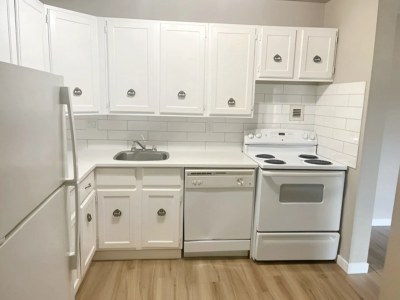 1174 Hooke Rd NW #Bachelor photo 1