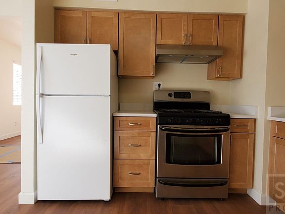 5th image of 303 W Taft St