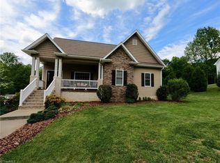 166 Downy Brook Ln, Pinnacle, NC 27043