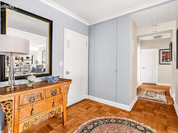 20 Sutton Place South image 7 of 17