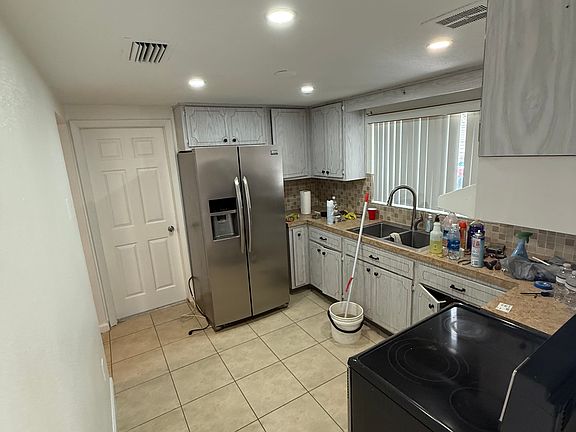 4th image of 10118 Holly Dr