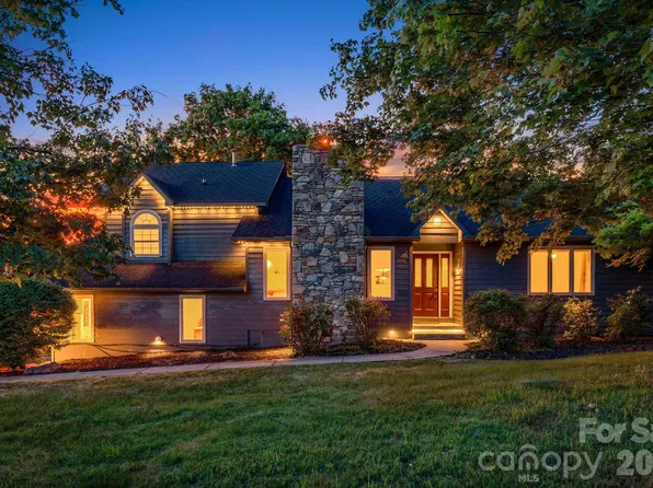2 Jaks Ridge Dr, Asheville, NC 28805