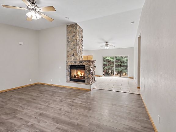 4th image of 27 Ebony Ct