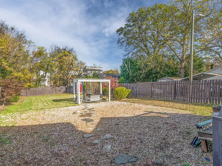 327 Mill Rd — Photo 25