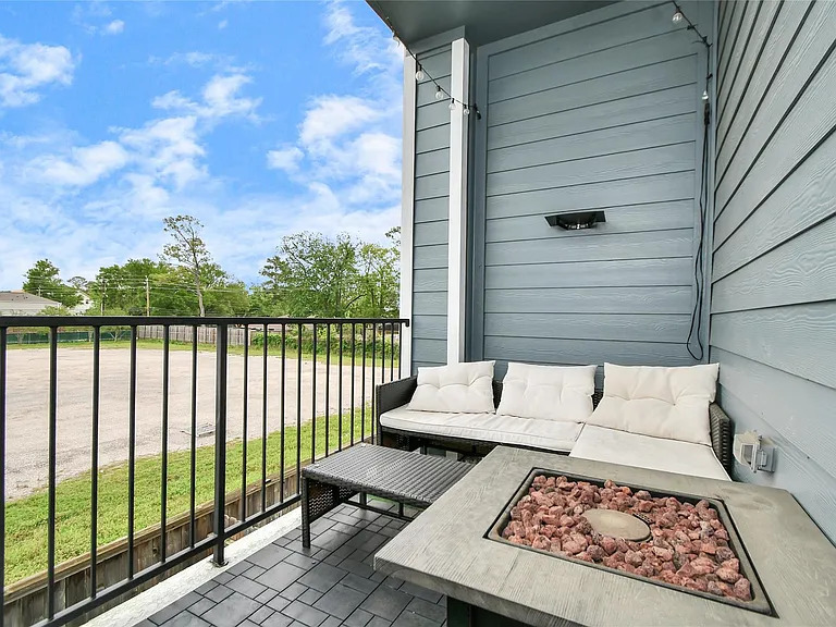 11012 Mikula Dr — Photo 15