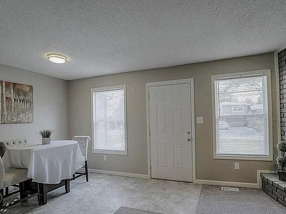 3rd image of 5512 Crest Dr #5514