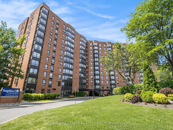 80 Sandcastle Dr #616, Ottawa, ON K2H 9E7