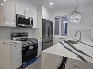 999 Lorette Ave #3, Winnipeg, MB R3M1T8