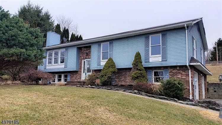 1st image of 3 Kearny Dr