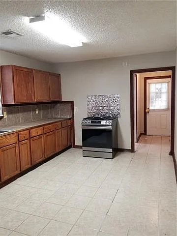 2 bed, 1.0 bath, 1188 sqft, $1,500 — Photo 3