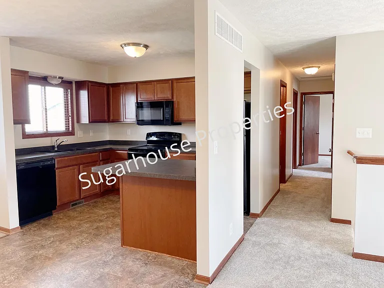 1711 SW 27th St — Photo 8
