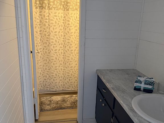 5th image of 1810 Langley Ave APT D