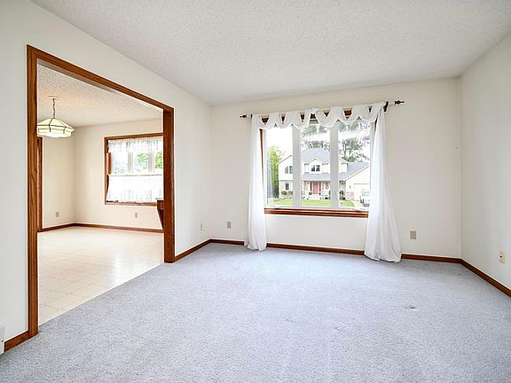 4th image of 205 Benson Dr