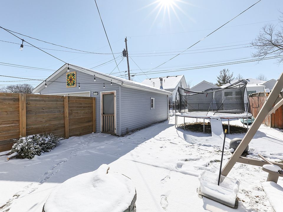 2nd image of 221 Herriott St
