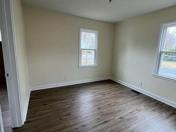 4th image of 537 Main Street
