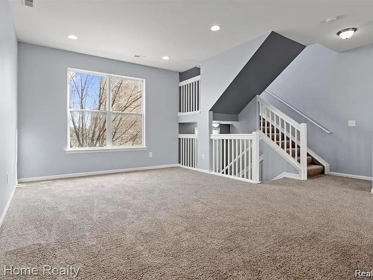 7637 Woodward Ave — Photo 7