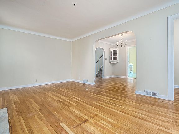 5th image of 1215 Lakeway Ave