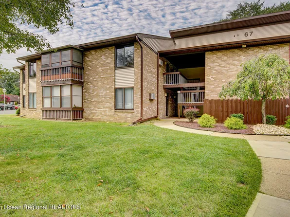 67 Overlook Way #G, Manalapan, NJ 07726