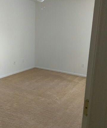 3rd image of 842 Devereaux Dr