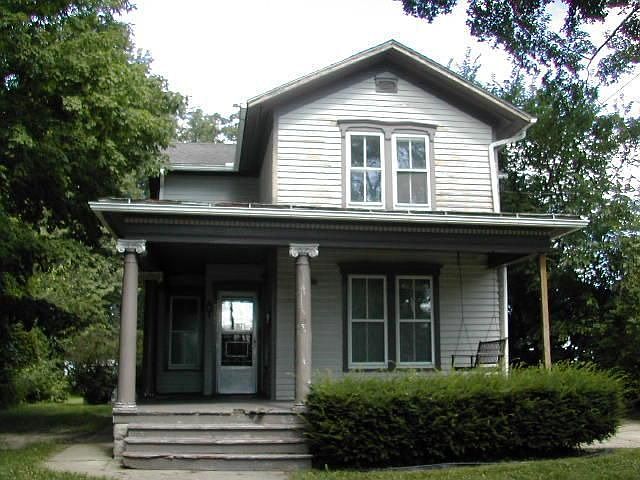 2nd image of 727 E Milwaukee St
