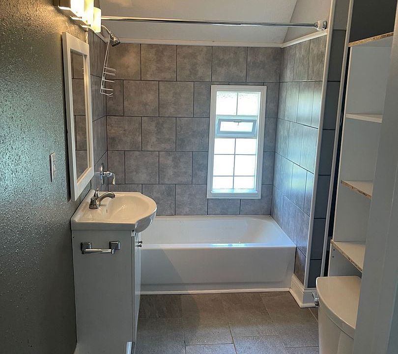 1st image of 223A E Chambers St