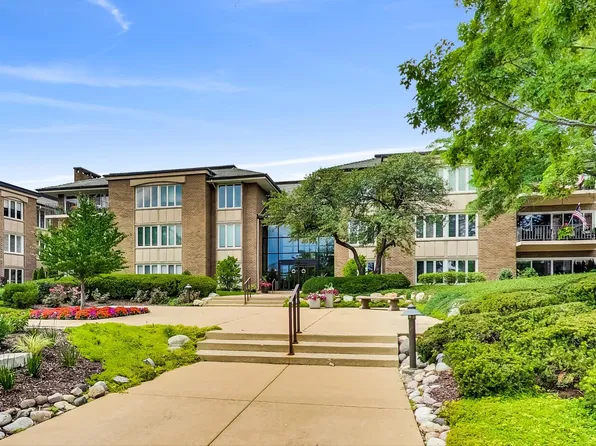 1 Oak Brook Club Dr APT B103, Oak Brook, IL 60523