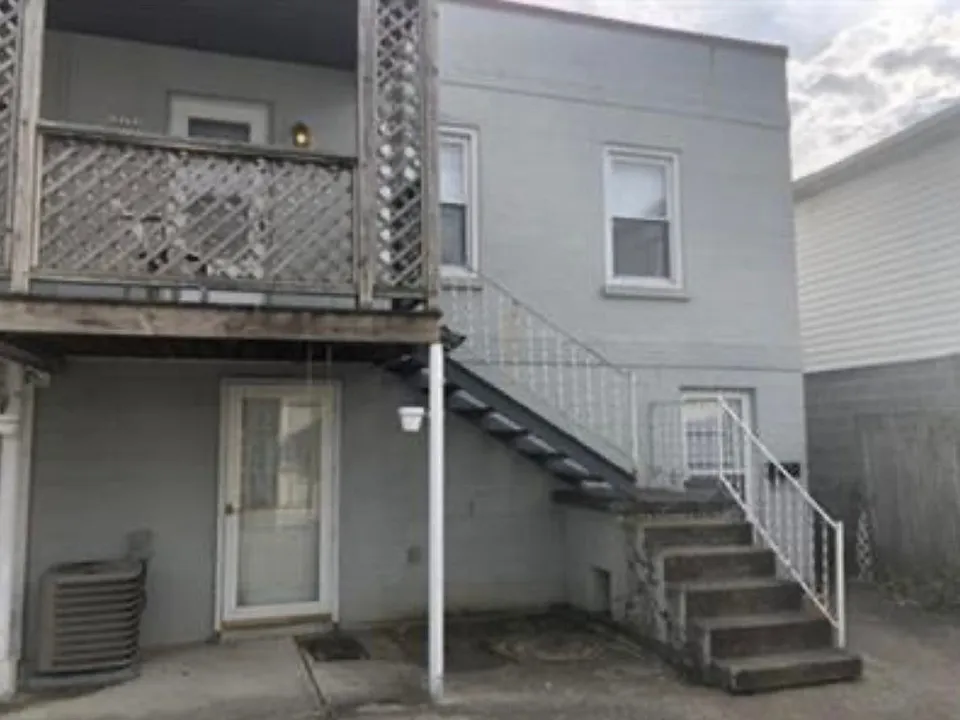 1213 1/2 Grosscup Ave