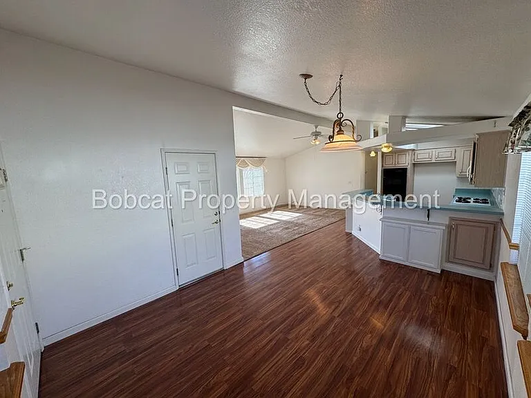 1129 Gambrel Dr — Photo 3