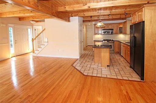 5th image of 1 Court Farm Ln