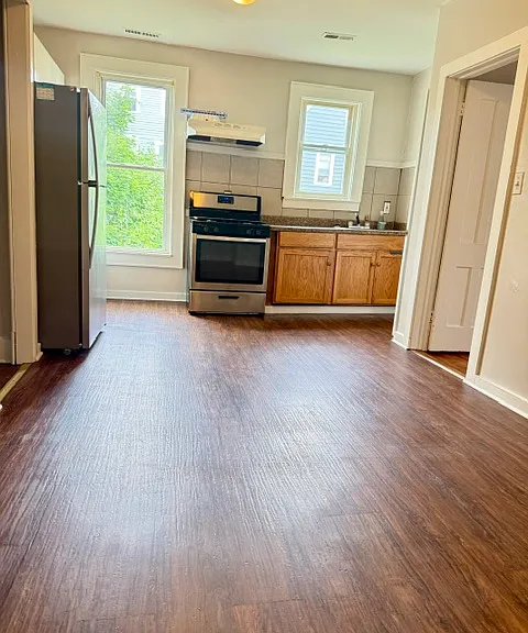 384 Gregory St — Photo 1