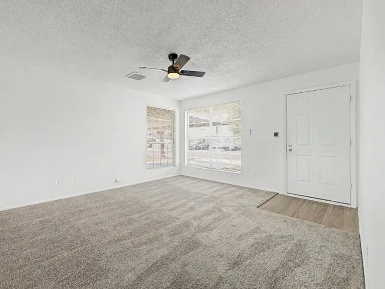 10719 W Vista Ave — Photo 19