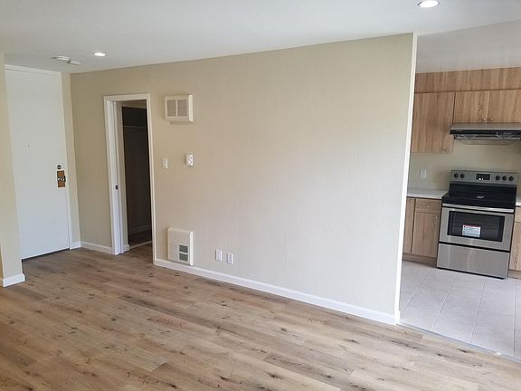 2nd image of 2965 Sacramento St APT 202